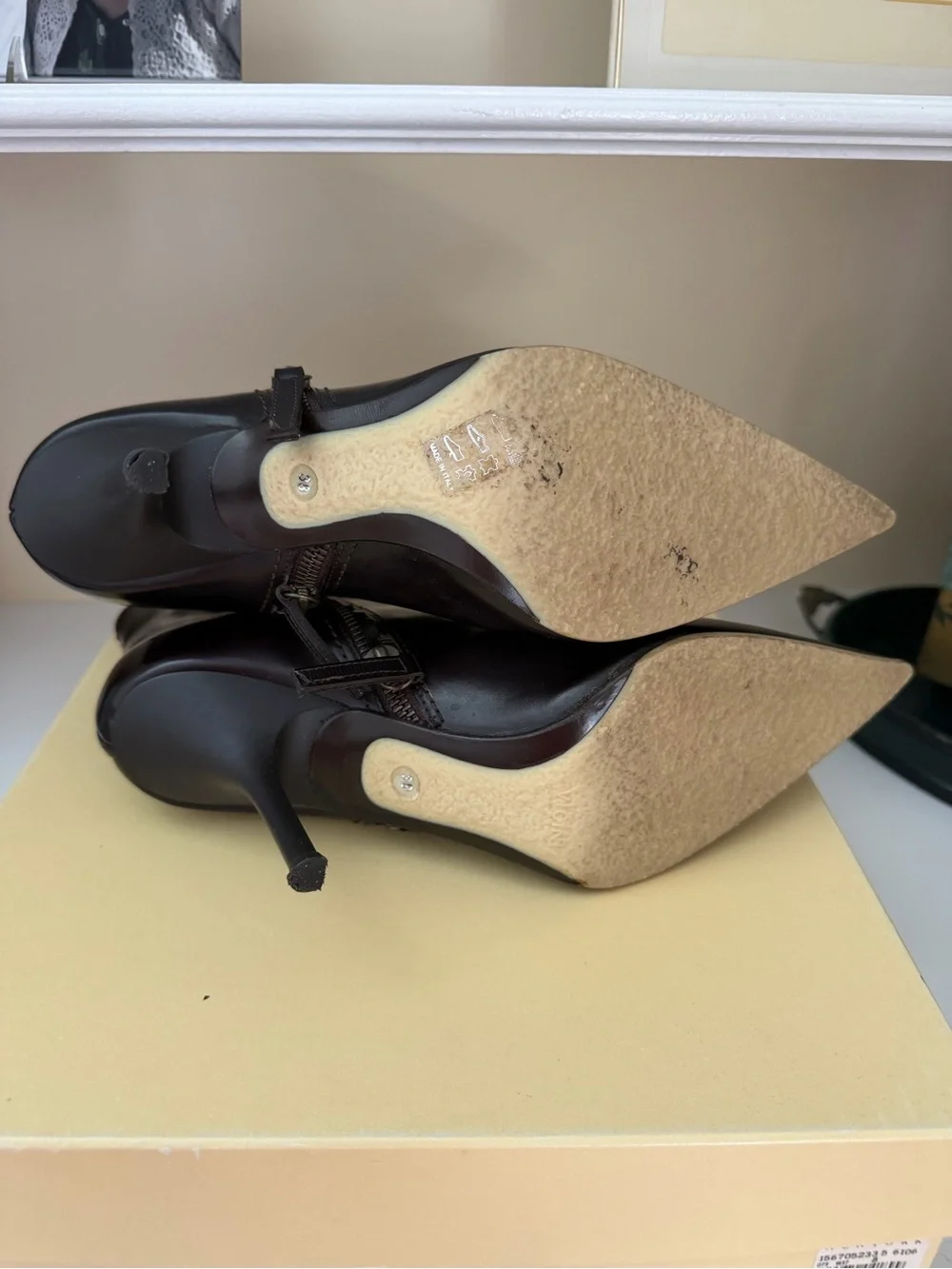 Barneys New York sleek women’s